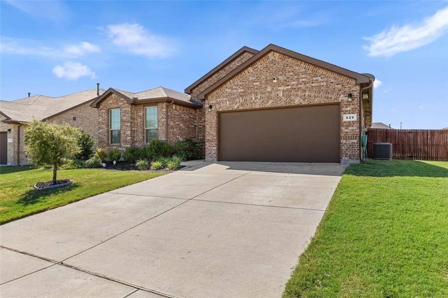 Property photo for 629 Dunster Lane, Saginaw, TX
