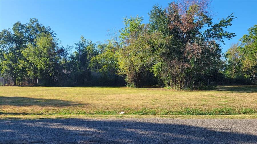 Property photo for 1903 Sycamore Street, Commerce, TX