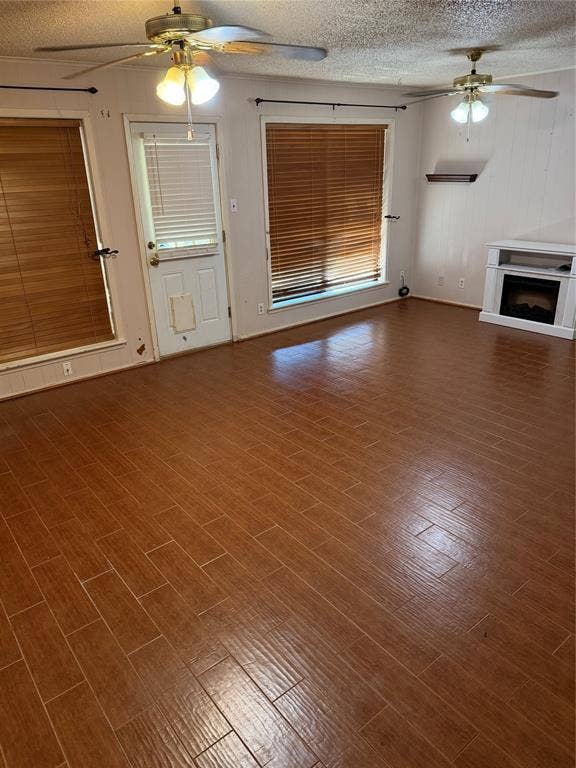 408 Hillcreek Drive, Whitehouse, TX 75791 Living room with portable electric fireplace