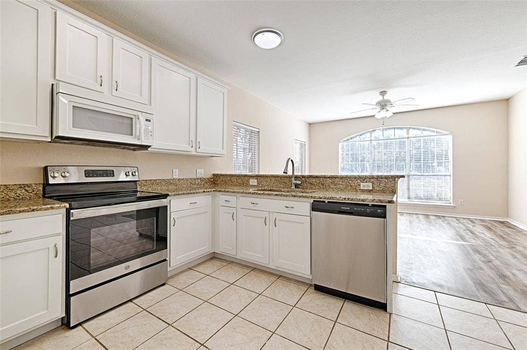 8659 Holly Street, Frisco, TX 75034 8661 Holly Kitchen