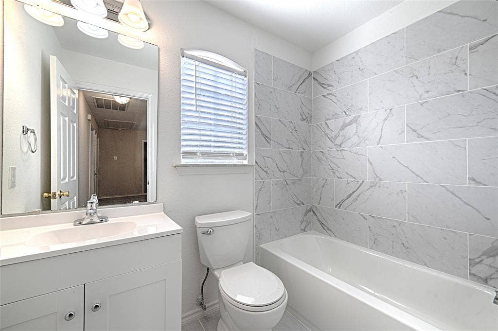 8659 Holly Street, Frisco, TX 75034 8661 Holly Bathroom