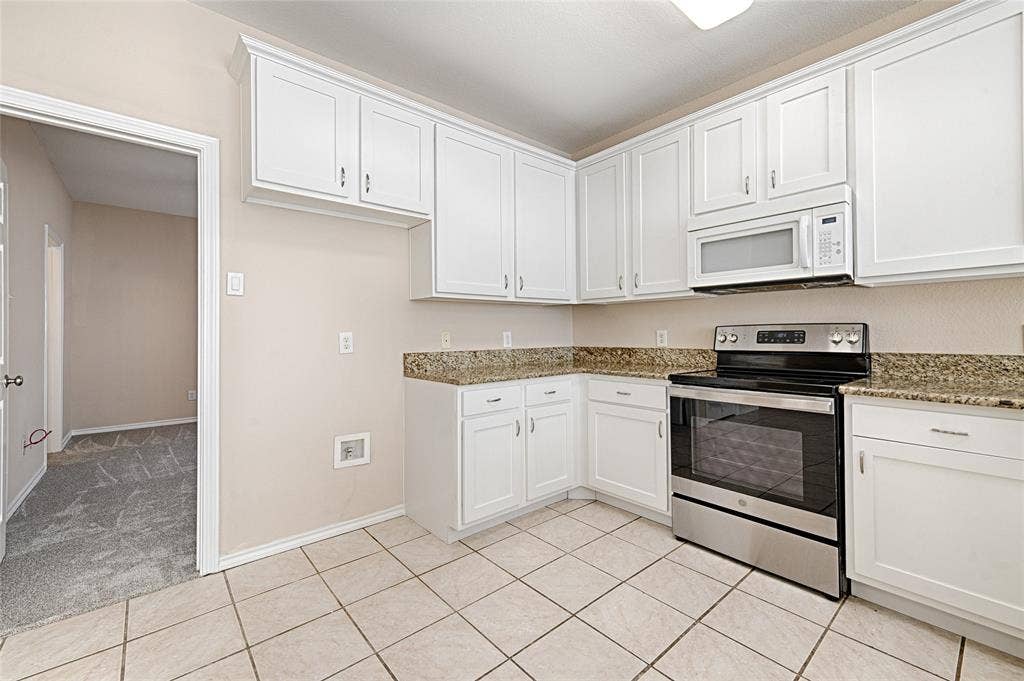 8659 Holly Street, Frisco, TX 75034 8661 Holly Kitchen