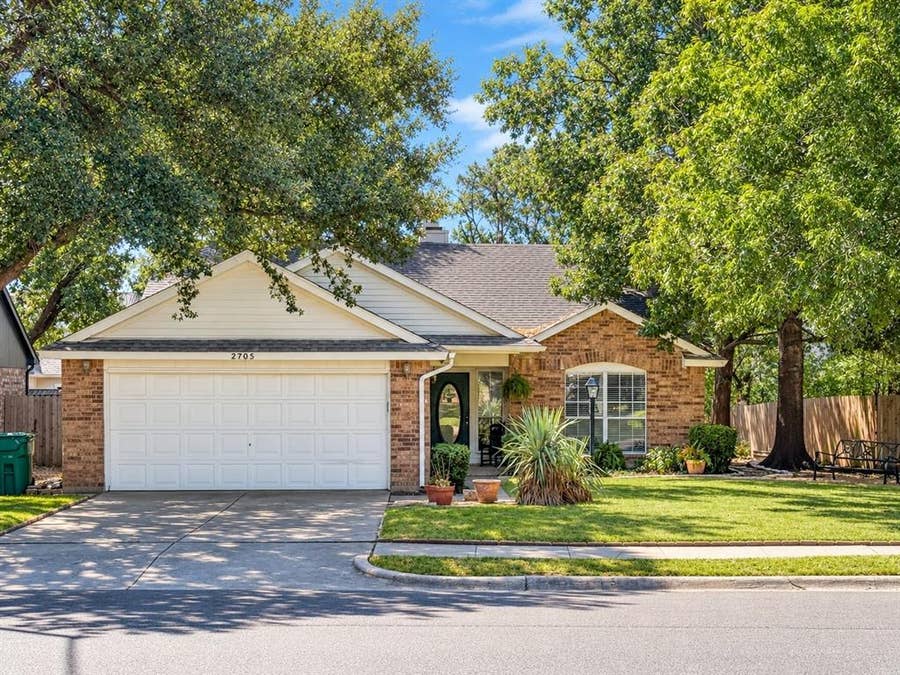 Property photo for 2705 Thunderbird Drive, Denton, TX