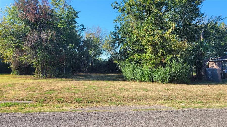 Property photo for 1905 Sycamore Street, Commerce, TX