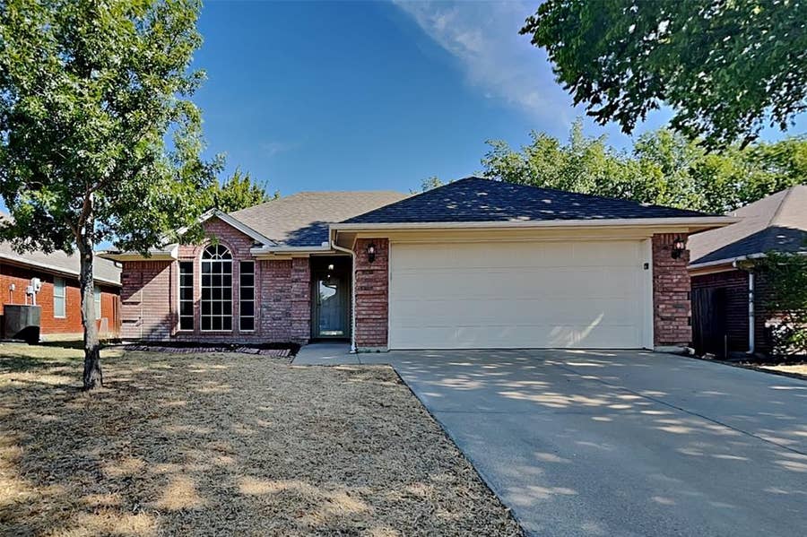 Property photo for 1036 Spring Hill Drive, Saginaw, TX