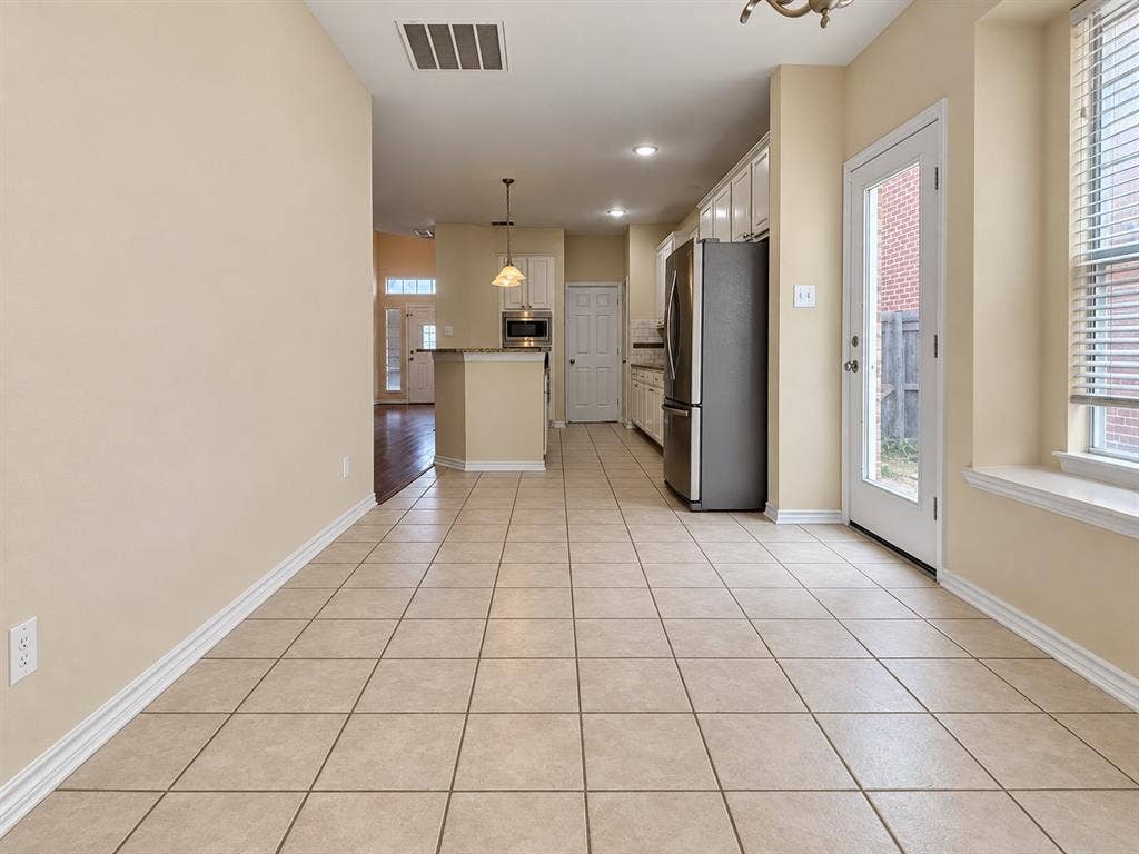 8723 Stonecrest Drive, Irving, TX 75063 8723 Stonecrest Drive, Irving, TX 75063