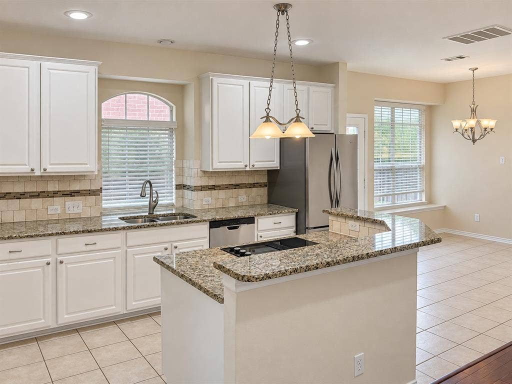 8723 Stonecrest Drive, Irving, TX 75063 8723 Stonecrest Drive, Irving, TX 75063