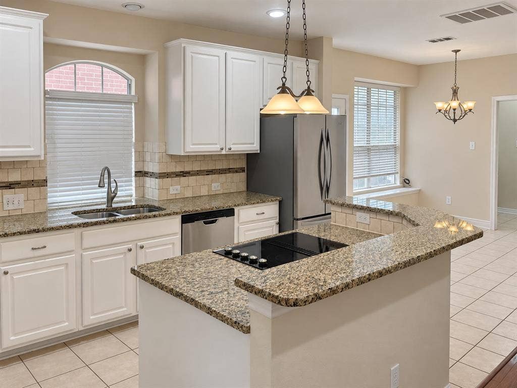 8723 Stonecrest Drive, Irving, TX 75063 8723 Stonecrest Drive, Irving, TX 75063