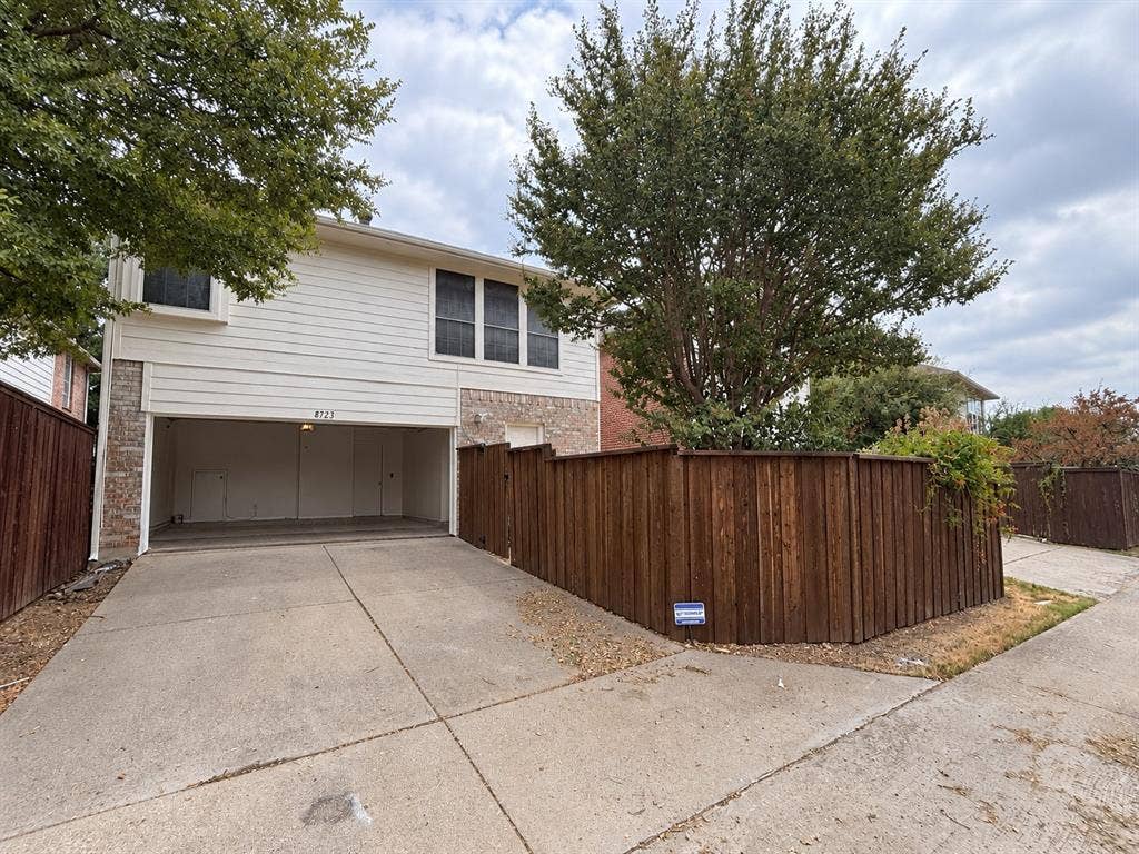 8723 Stonecrest Drive, Irving, TX 75063 8723 Stonecrest Drive, Irving, TX 75063