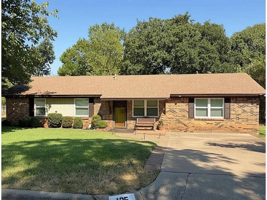 Property photo for 125 Glenhaven Drive, Azle, TX