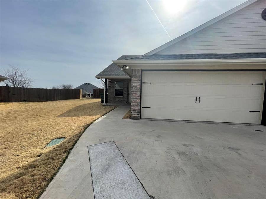 Property photo for 3003 Weave Court, Granbury, TX