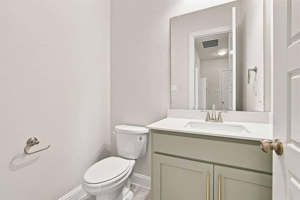 801 Brandi Ridge Drive, Midlothian, TX 76065 Downstairs Powder Half Bath