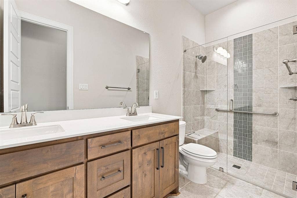801 Brandi Ridge Drive, Midlothian, TX 76065 Downstairs Guest Bathroom