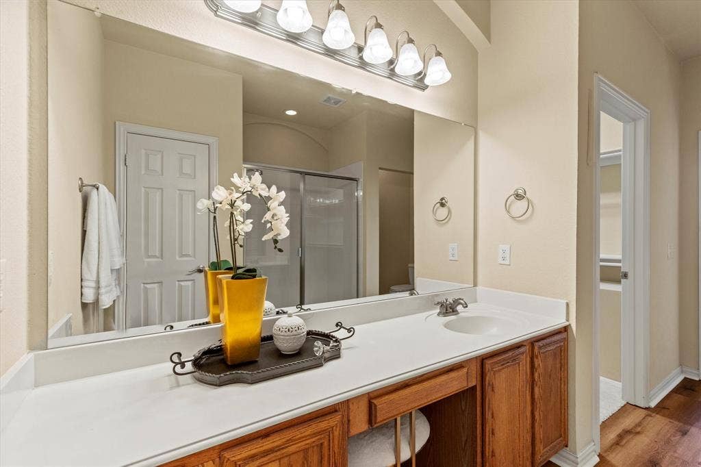 2821 Fordham Road, Plano, TX 75025 Vanity and make-up area