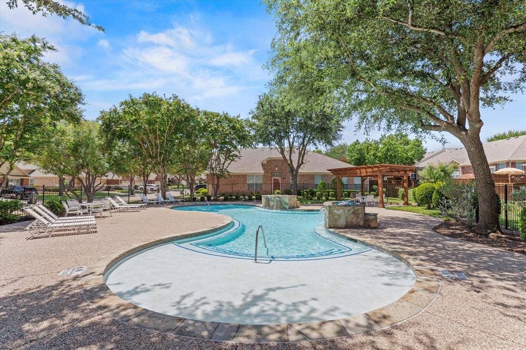 2821 Fordham Road, Plano, TX 75025 Community pool