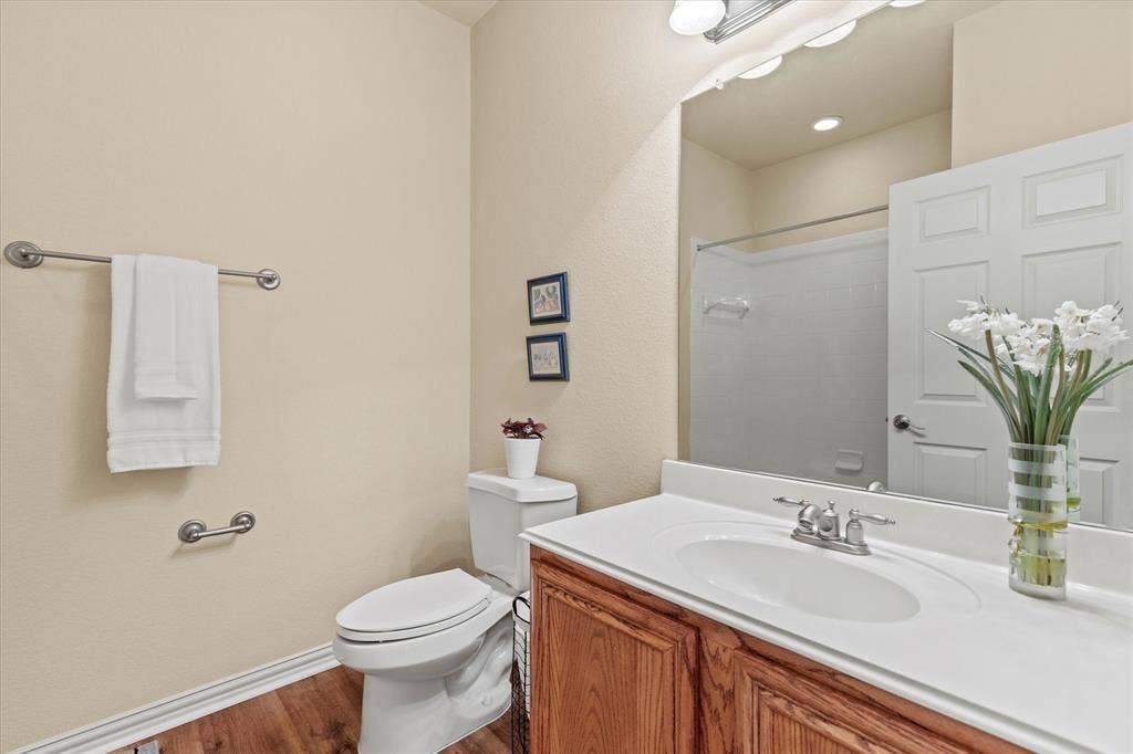 2821 Fordham Road, Plano, TX 75025 Bathroom #2