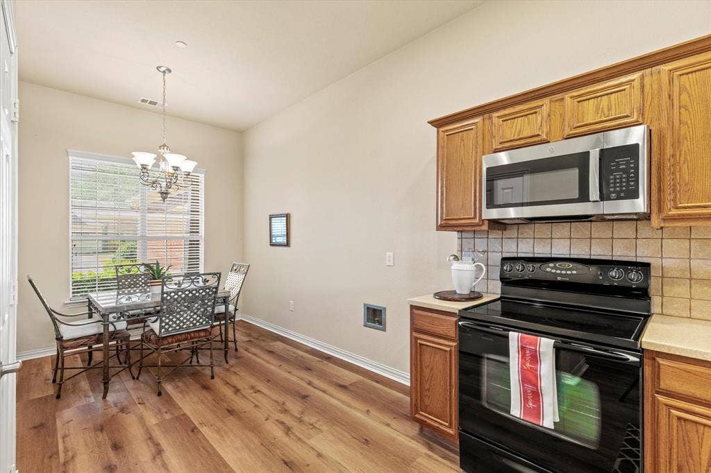2821 Fordham Road, Plano, TX 75025 Kitchen and Breakfast Nook