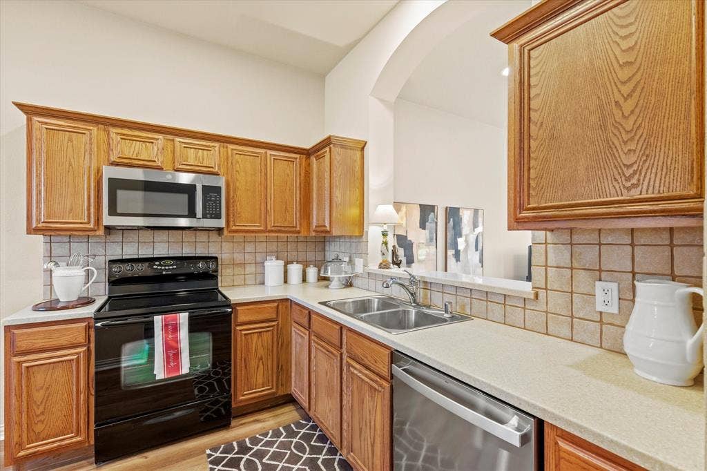 2821 Fordham Road, Plano, TX 75025 Room for cooking, creating and baking.