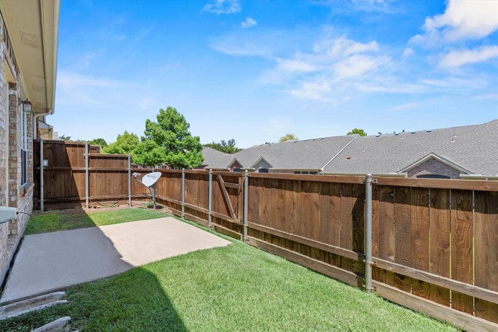 2821 Fordham Road, Plano, TX 75025 Patio and Yard View