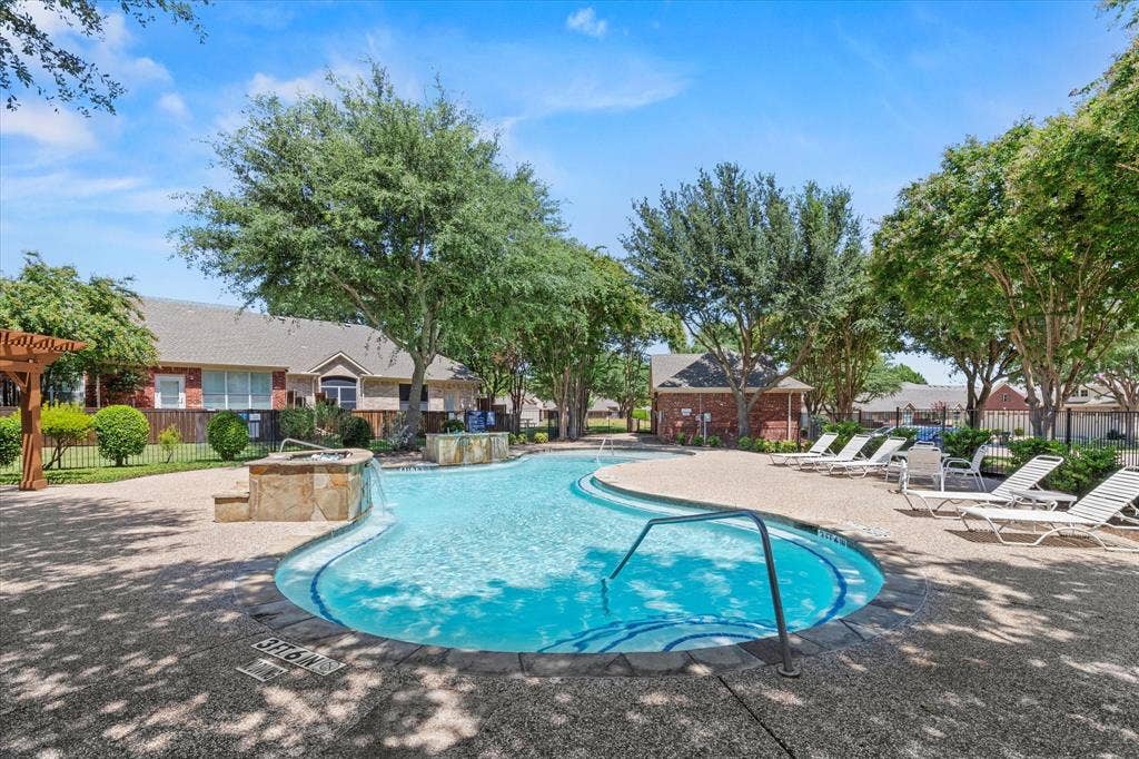 2821 Fordham Road, Plano, TX 75025 Community Pool