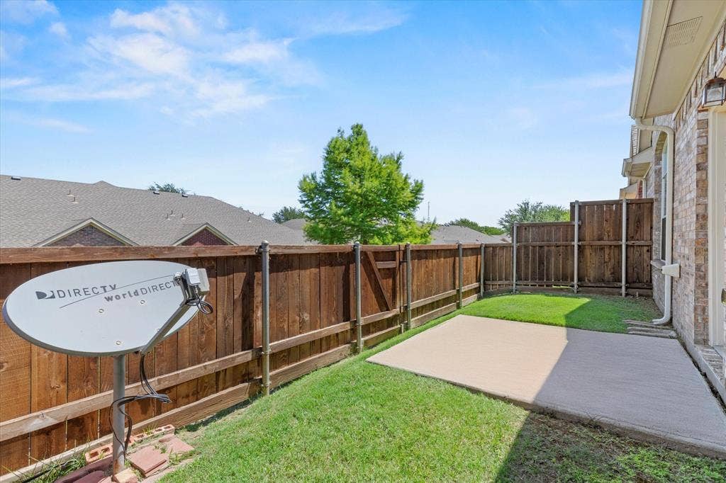 2821 Fordham Road, Plano, TX 75025 Back yard and patio