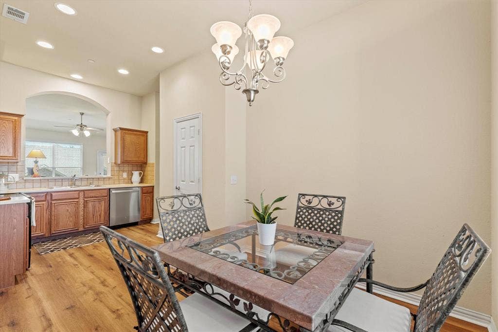 2821 Fordham Road, Plano, TX 75025 Breakfast area in the Kitchen
