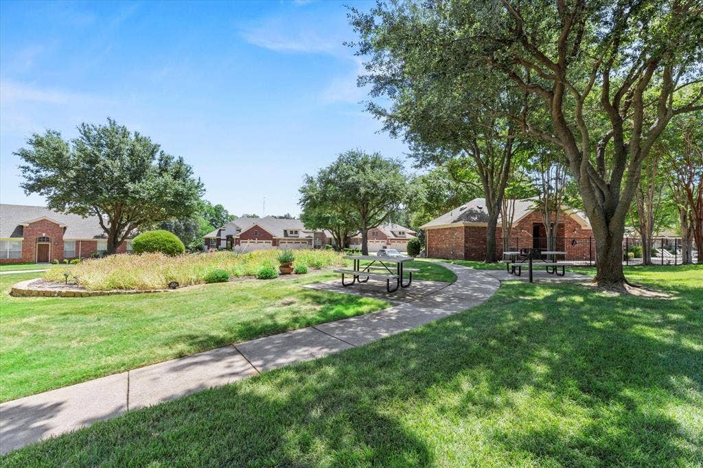 2821 Fordham Road, Plano, TX 75025 Community amenities and picnic area near pool.