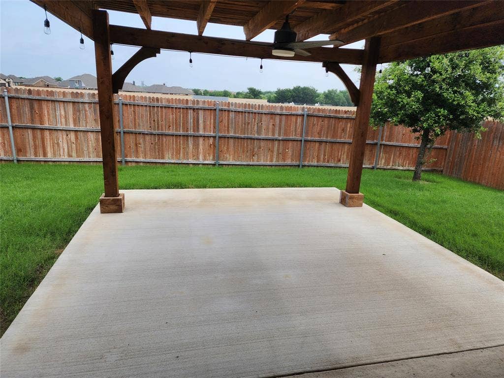 729 Watson Way, Crowley, TX 76036 Back yard