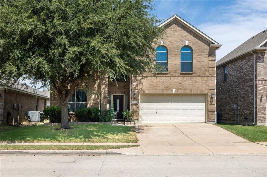 Property photo for 1725 Birds Eye Road, Fort Worth, TX