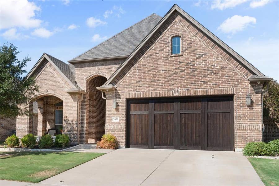 Property photo for 2633 Trinity Trail Way, Fort Worth, TX