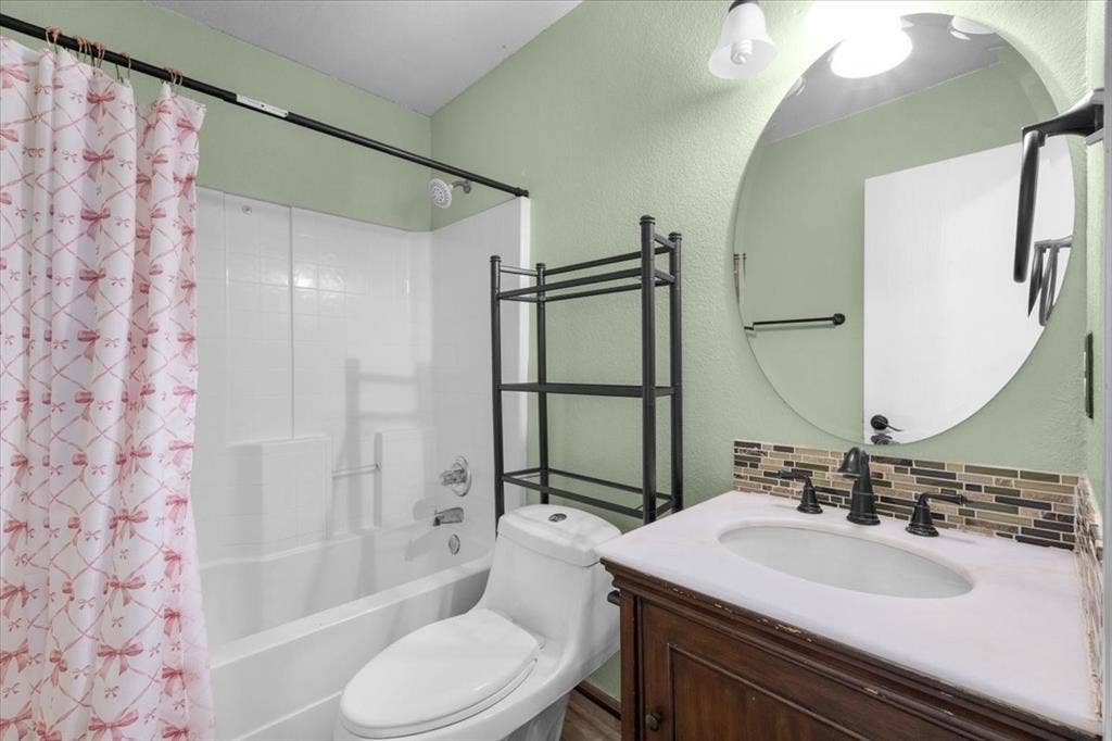1139 Baja Drive, Grand Prairie, TX 75052 1139 Baja Drive, Grand Prairie, TX 75052