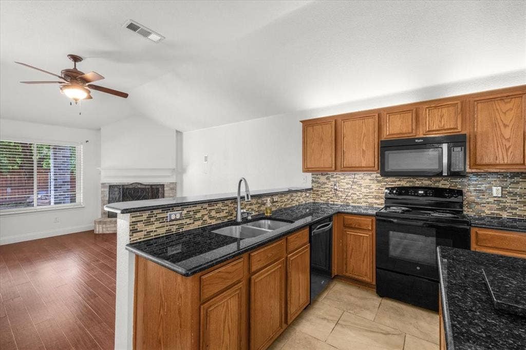 1139 Baja Drive, Grand Prairie, TX 75052 1139 Baja Drive, Grand Prairie, TX 75052