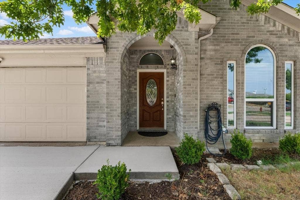 1139 Baja Drive, Grand Prairie, TX 75052 1139 Baja Drive, Grand Prairie, TX 75052