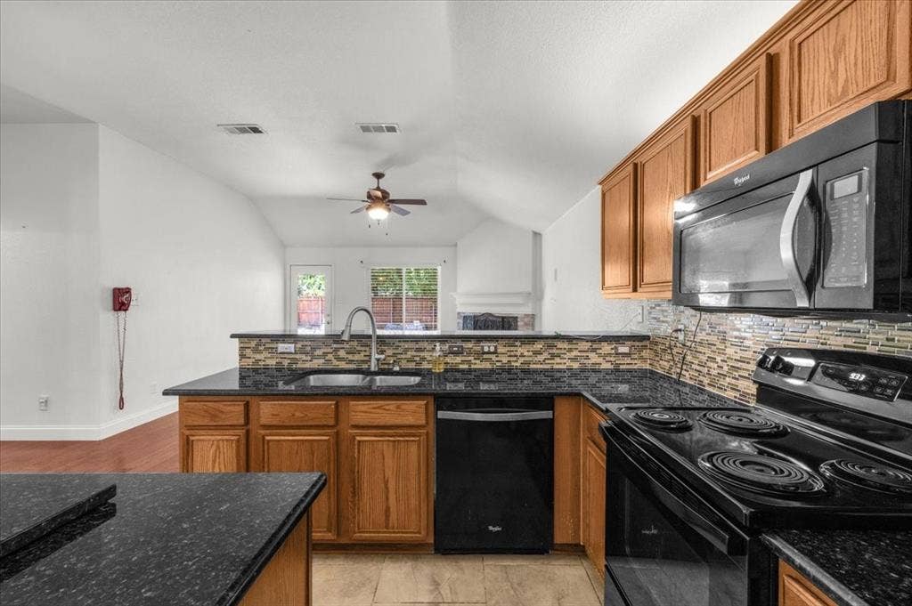 1139 Baja Drive, Grand Prairie, TX 75052 1139 Baja Drive, Grand Prairie, TX 75052