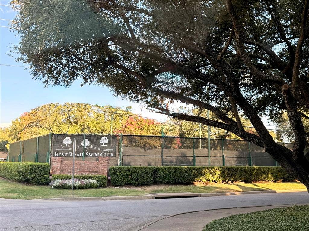 6029 Buffridge Trail, Dallas, TX 75252 Bent Trail Swim Club is a 5 minute walk away