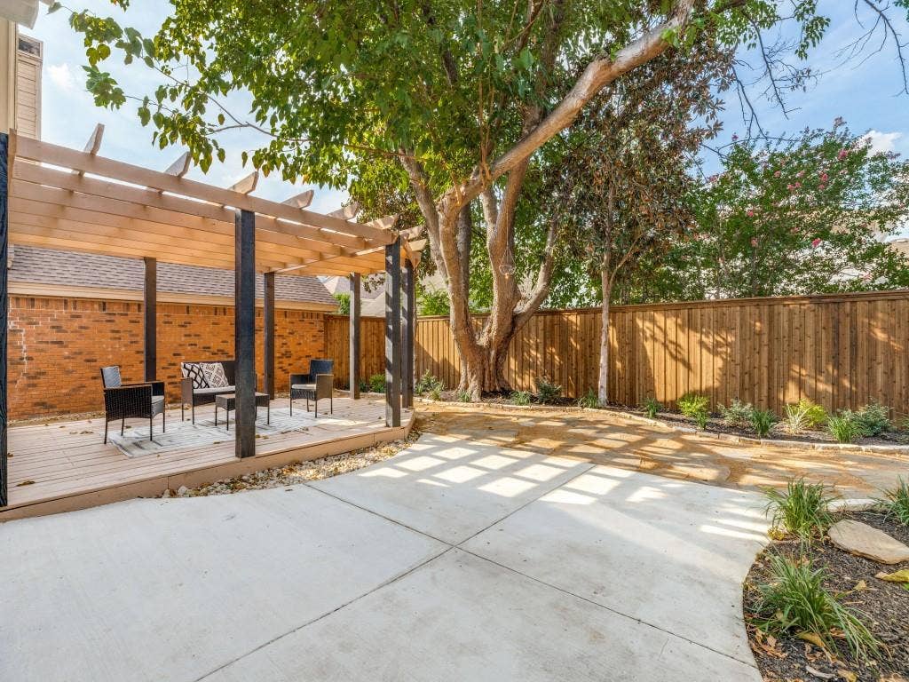 6029 Buffridge Trail, Dallas, TX 75252 All new 8-10 foot fencing
