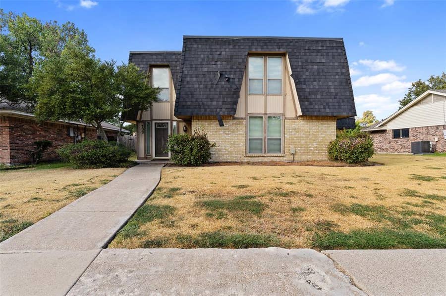 Property photo for 709 Royal Oaks Drive, Garland, TX