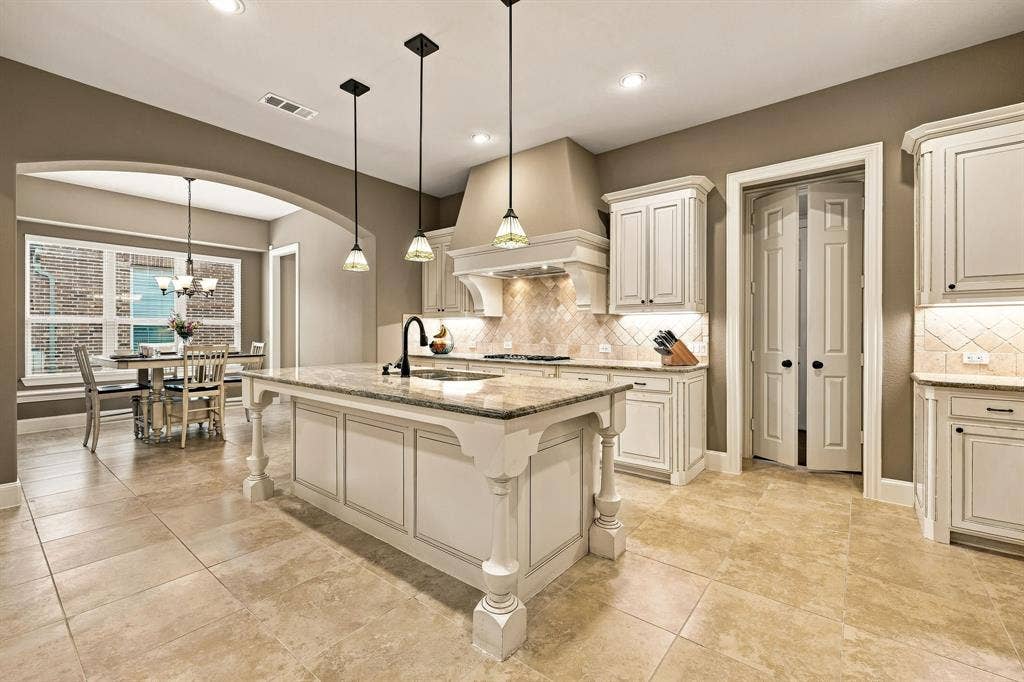 13456 Lyndhurst Drive, Frisco, TX 75035 13456 Lyndhurst Drive, Frisco, TX 75035
