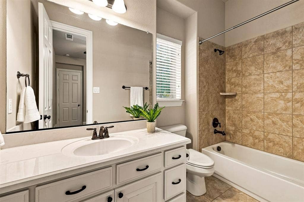 13456 Lyndhurst Drive, Frisco, TX 75035 13456 Lyndhurst Drive, Frisco, TX 75035