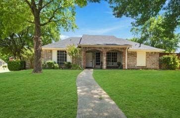 Property photo for 937 Knollwood Drive, DeSoto, TX