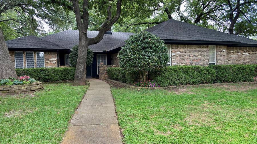 Property photo for 500 Sunlight Court, Arlington, TX
