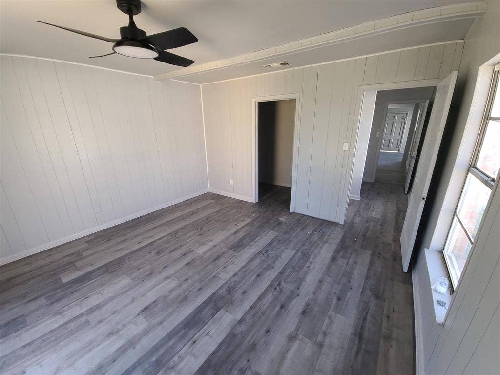 519 Dearborn Street, Waco, TX 76704 bedroom with large closets and private bathroom.