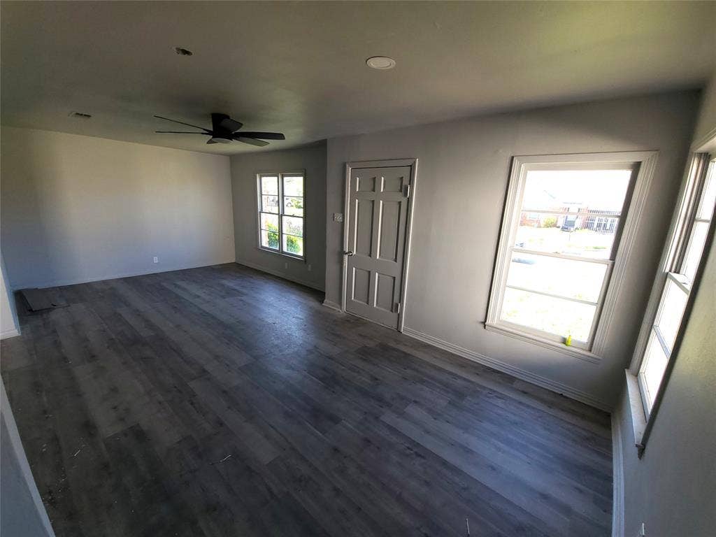 519 Dearborn Street, Waco, TX 76704 Living room / Dining Room Combo