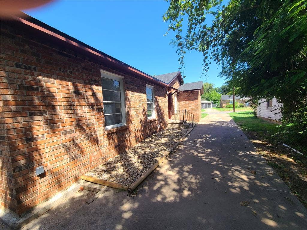 519 Dearborn Street, Waco, TX 76704 Shaved Long paved driveway for outdoor activities!