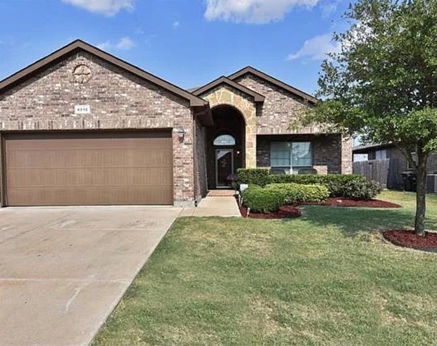 Property photo for 8212 Deer Bluff Lane, Fort Worth, TX