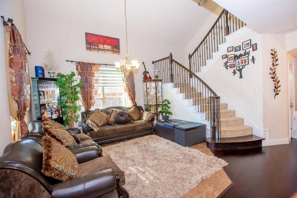 1002 Nail Lane, Euless, TX 76040 1002 Nail Lane, Euless, TX 76040