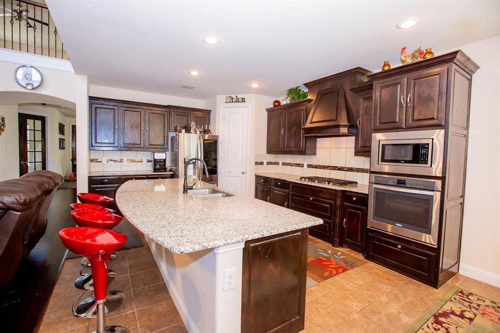 1002 Nail Lane, Euless, TX 76040 1002 Nail Lane, Euless, TX 76040