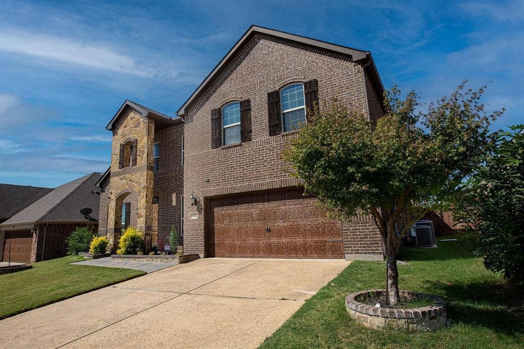 1002 Nail Lane, Euless, TX 76040 1002 Nail Lane, Euless, TX 76040