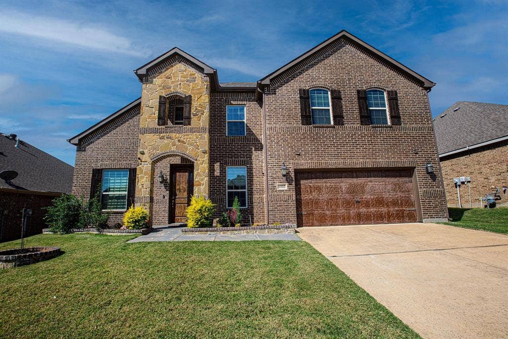 1002 Nail Lane, Euless, TX 76040 1002 Nail Lane, Euless, TX 76040
