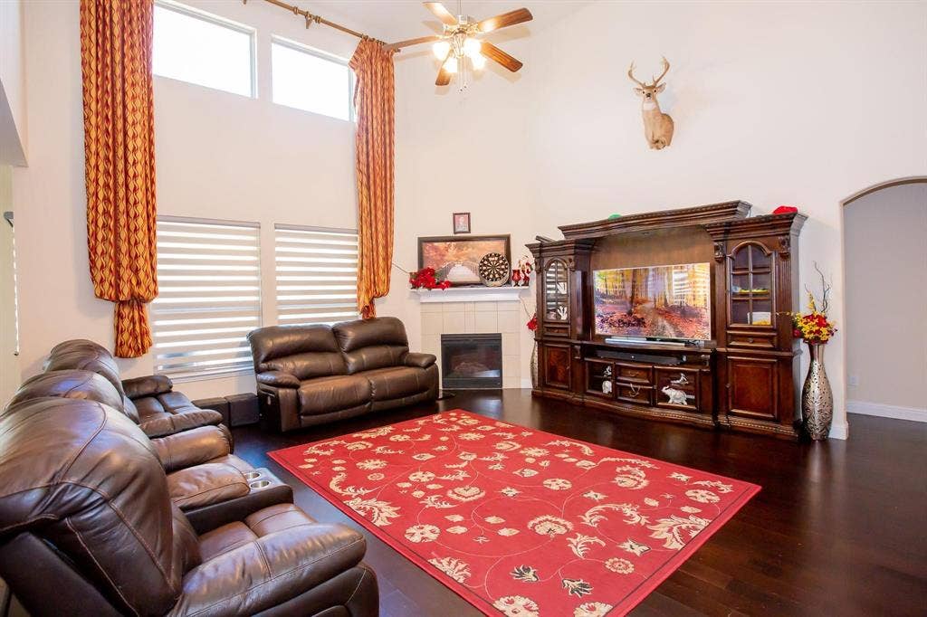 1002 Nail Lane, Euless, TX 76040 1002 Nail Lane, Euless, TX 76040
